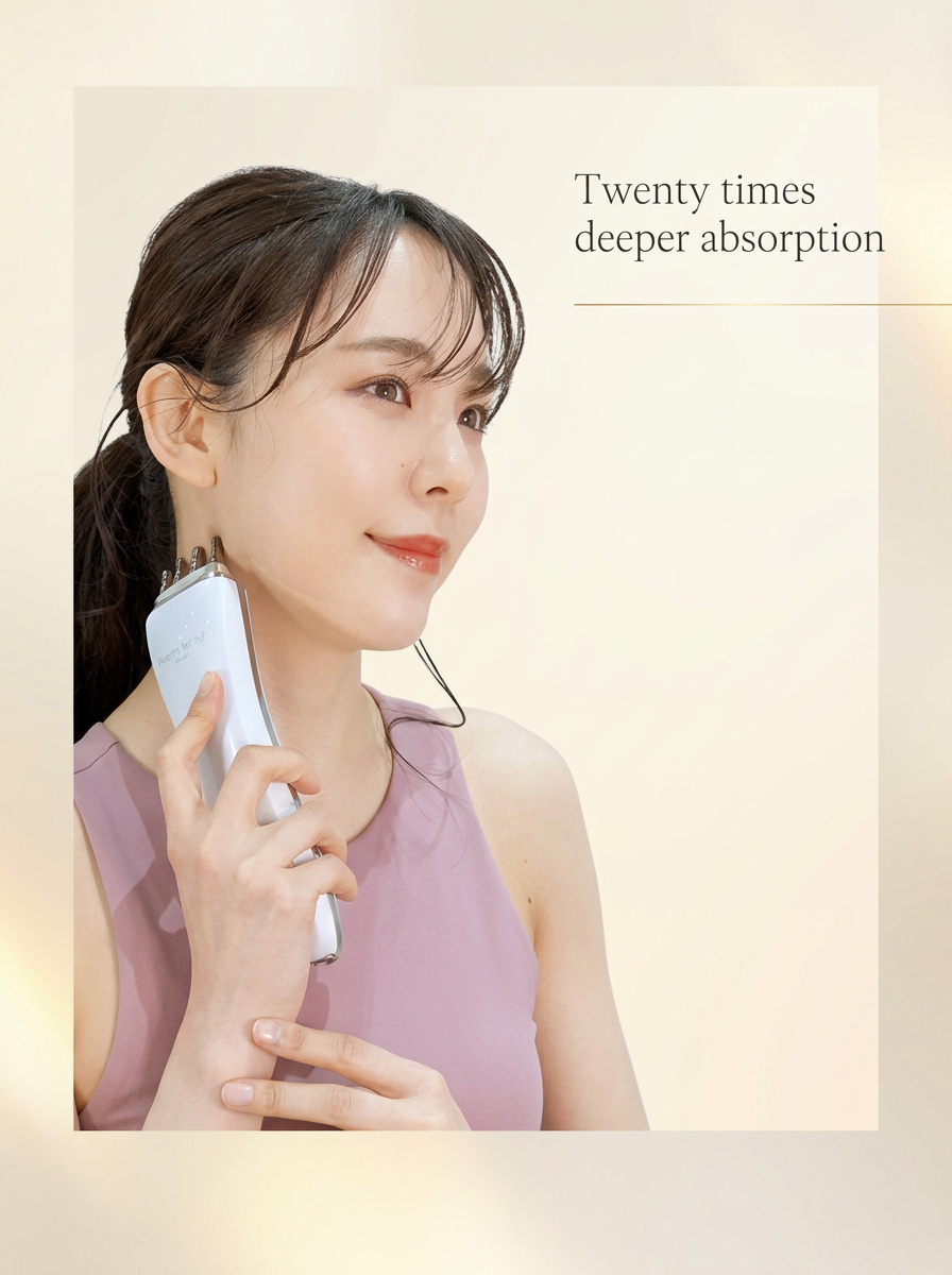 Beauty Secret gliding across the face in a home ritual